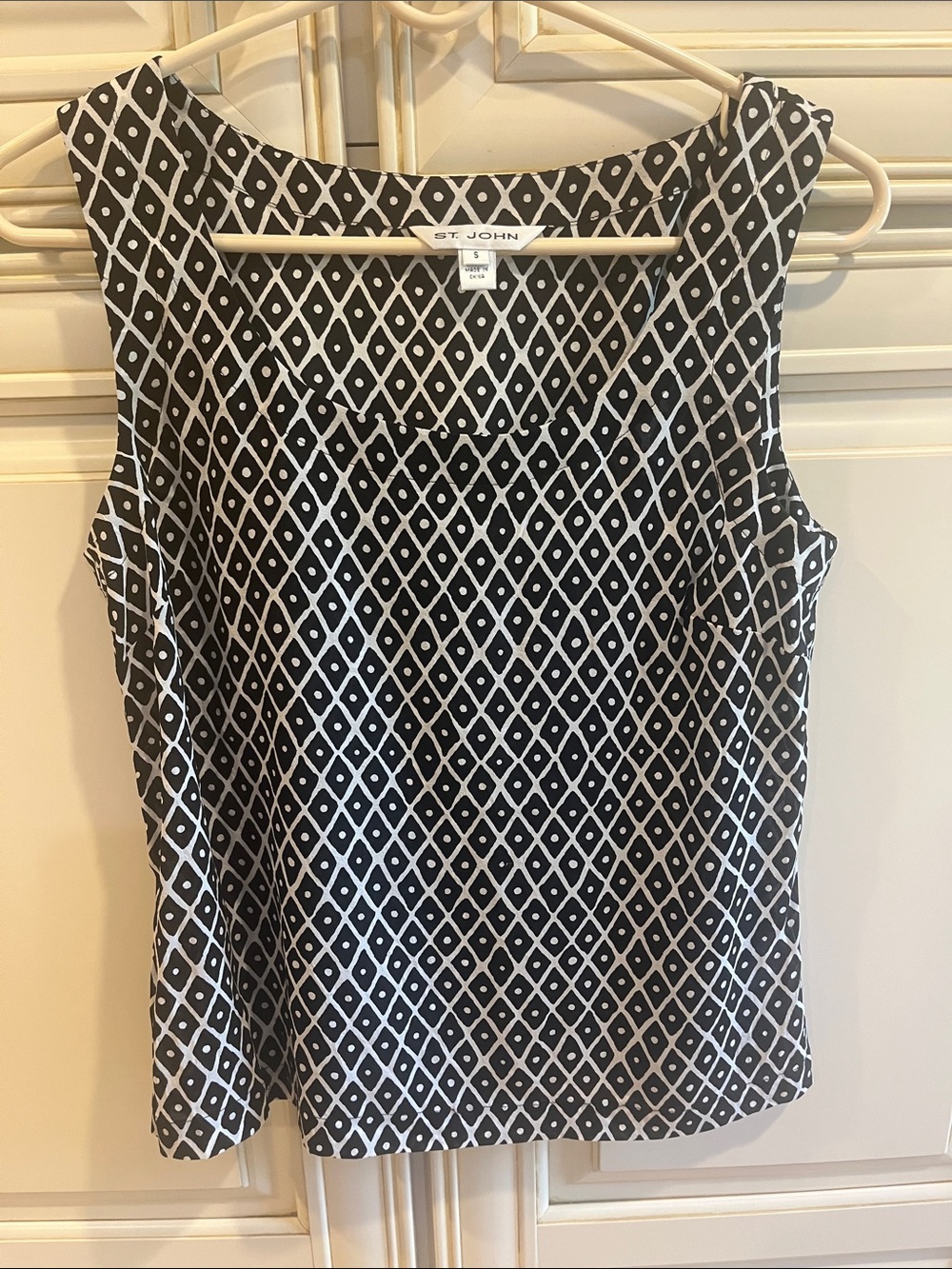 St. John Silk Black & White Diamond Print Sleeveless Camisole